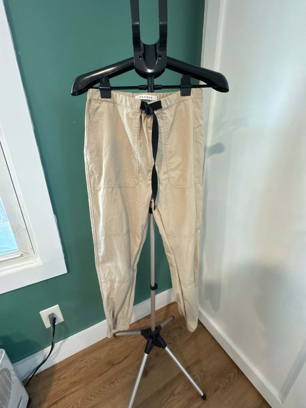 PacSun Jogger Pants Size S Beige Buckle Belt